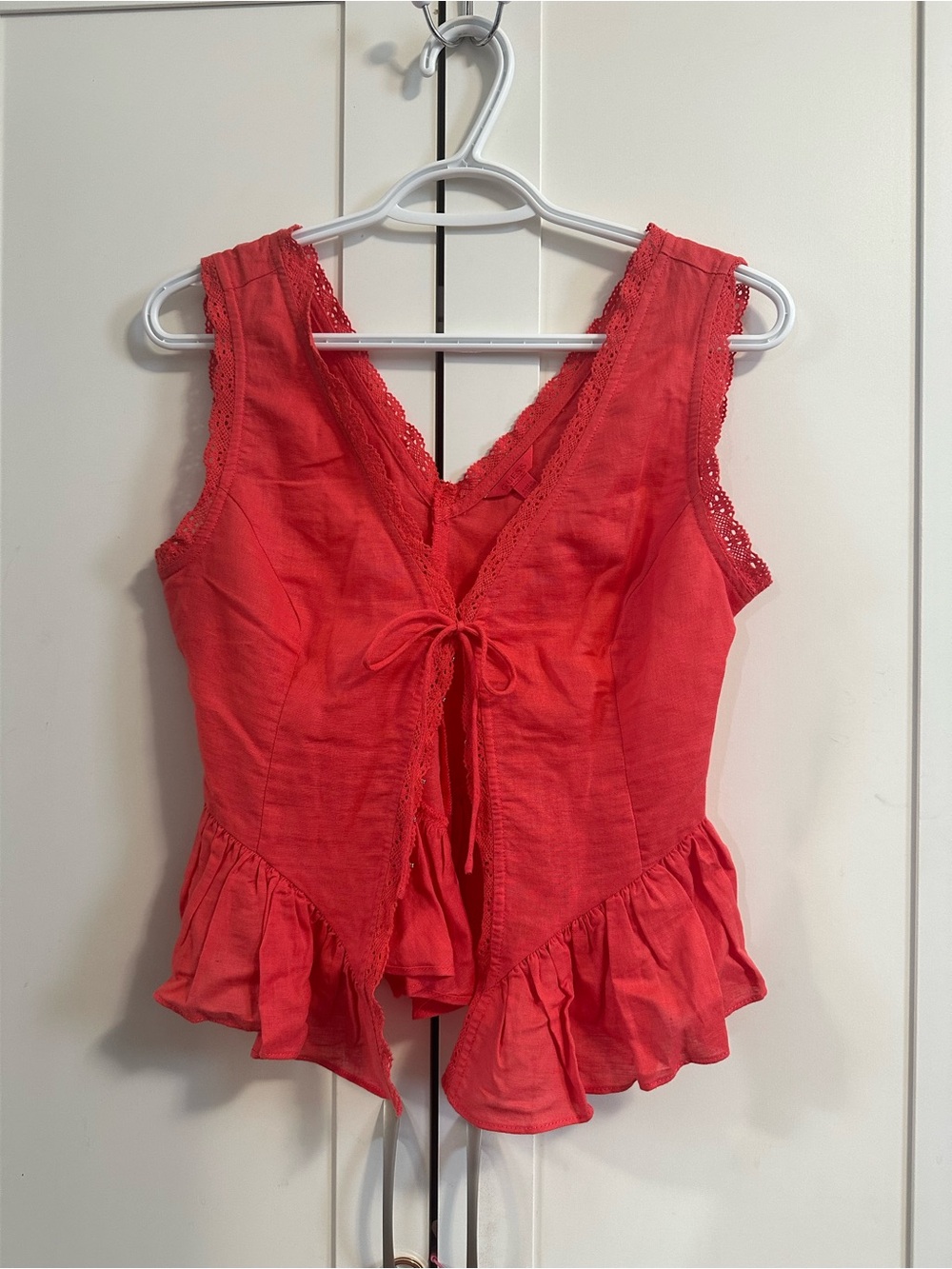 Guess Coral lace top ❤️🧡 in Size:XS